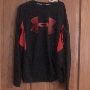Boys Under Armour long sleeve tee size ysm